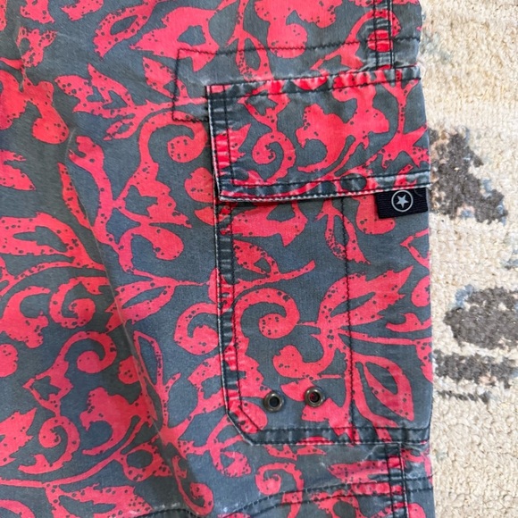 Converse All Star Shorts Mens Size 36 Red Black Geometric Pattern Swim Trunk - Picture 4 of 6